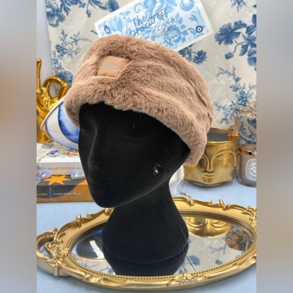 🆕 ALO YOGA 🧿 NWOT Faux Fur Ear Warmers - Toasted Almond - Picture 6 of 16